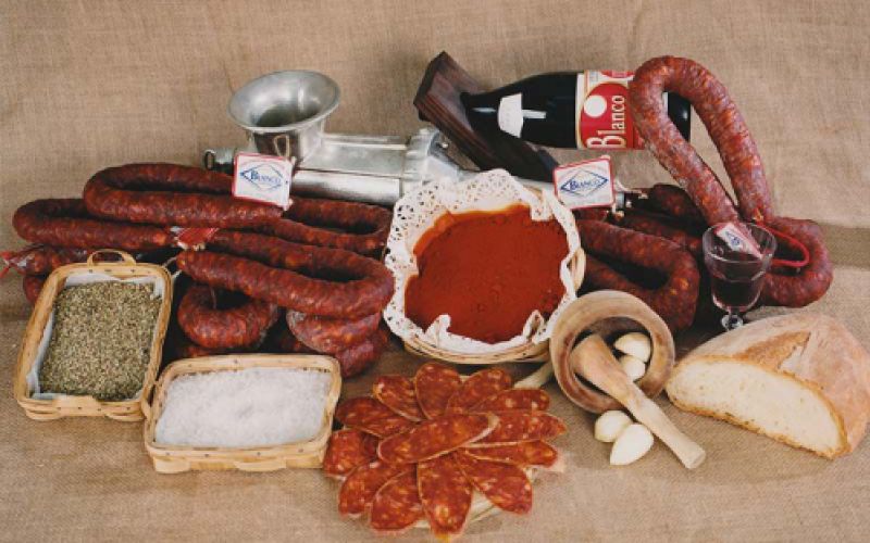 Jamones y Embutidos Blanco Jamones y Embutidos Blanco